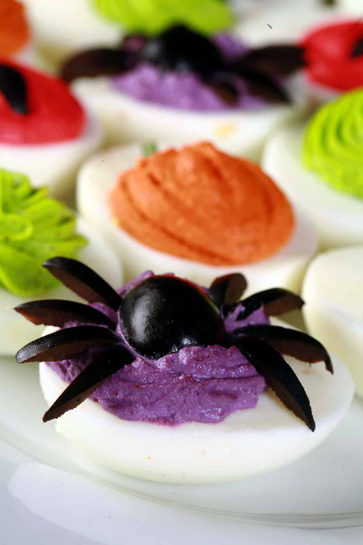 https://lowcarbhoser.com/wp-content/uploads/2022/07/halloween-deviled-eggs-2.jpg