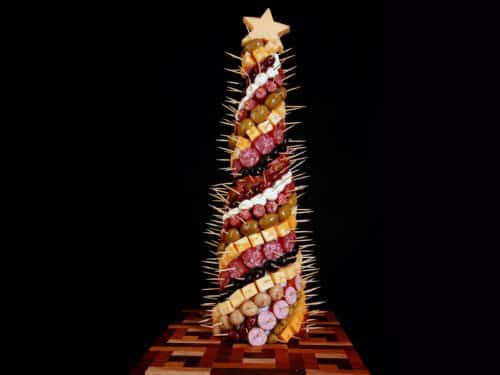 https://lowcarbhoser.com/wp-content/uploads/2022/11/charcuterie-christmas-tree-LCH-6-500x375.jpg