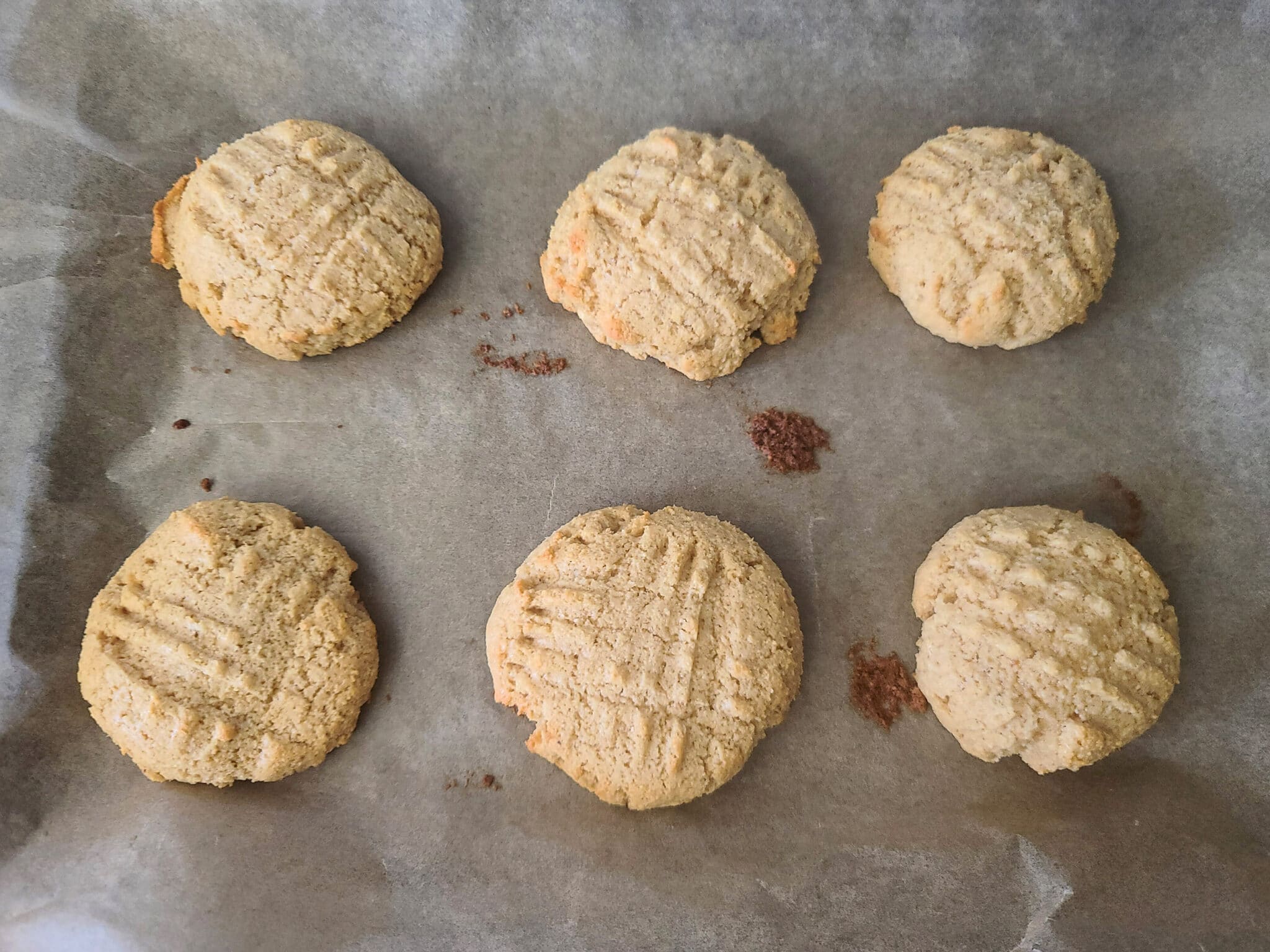Chewy Keto Peanut Butter Cookies Recipe [With Protein Powder!] - Low ...