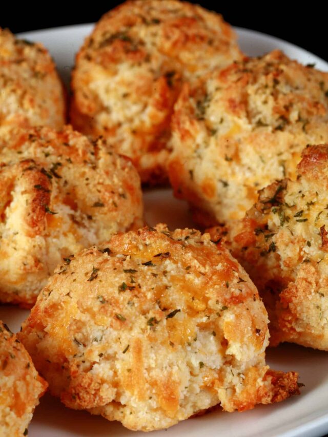 Keto Cheddar Biscuits [Low Carb Cheddar Bay Biscuits]