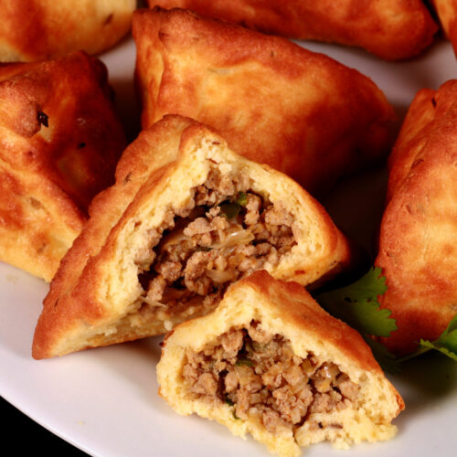 A plate of gluten free keto chicken samosa.